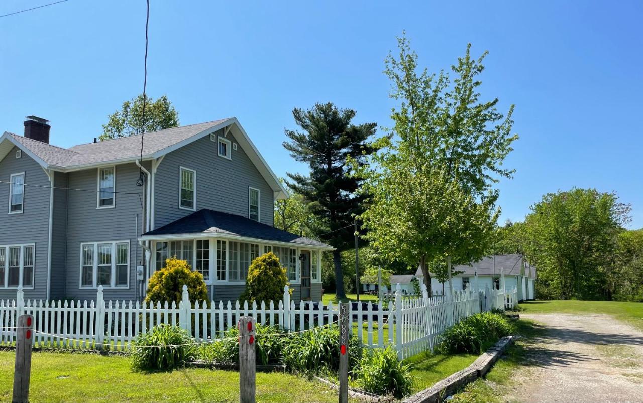 Drop Anchor Cottages And Lake House Geneva-on-the-Lake Eksteriør bilde